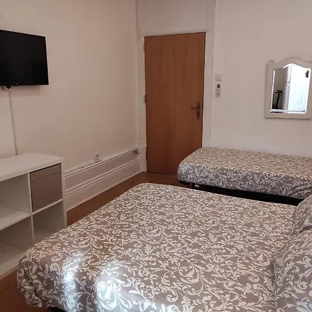 Bed and breakfast Residencial Lira - 2*