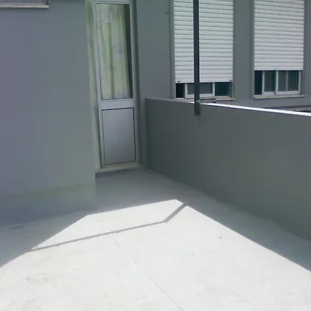 Bed and breakfast Residencial Lira - 2*