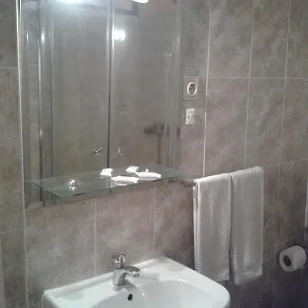 Bed and breakfast Residencial Lira -