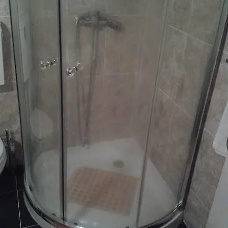 Bed and breakfast Residencial Lira - 2*
